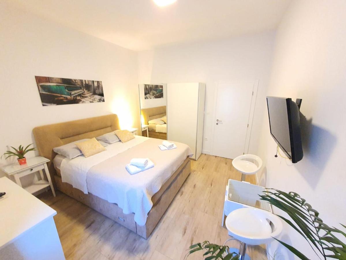 Apartments Anica & Gabriela Makarska Exterior foto
